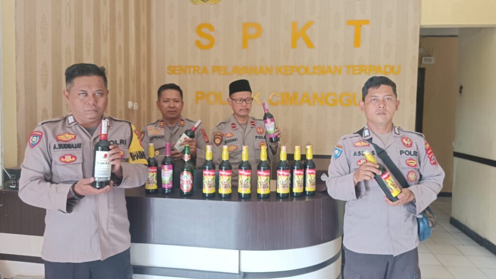 Polsek Cimanggu Sita Puluhan Miras Dalam Rangka OPS Pekat 3 WhatsApp Image 2023 09 01 at 08.40.43