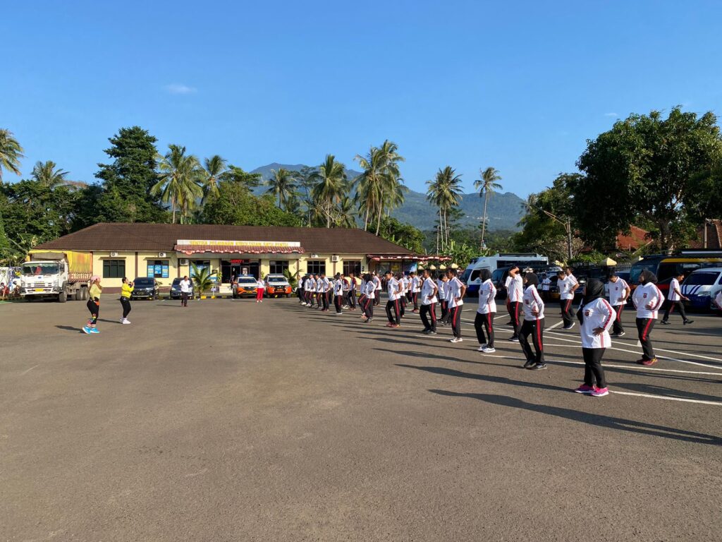 Personil Polres Pandeglang Berkumpul untuk Olahraga Senam Bersama 5 WhatsApp Image 2023 09 22 at 09.25.48