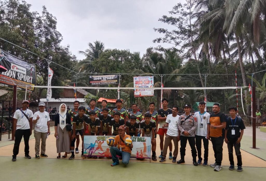 Polsek Cikedal Memimpin Pengamanan Turnamen Bola Volly Open Jaro Cup Desa Tegal 4 WhatsApp Image 2023 10 08 at 09.09.52