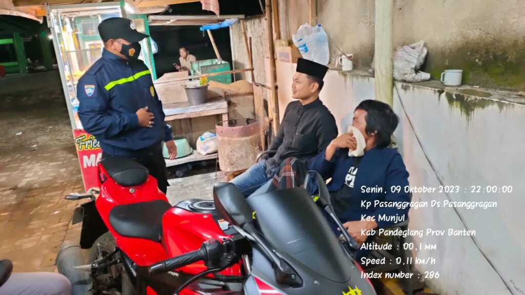 Polsek Munjul Melakukan Patroli Malam untuk Meningkatkan Keamanan 5 WhatsApp Image 2023 10 10 at 08.22.21