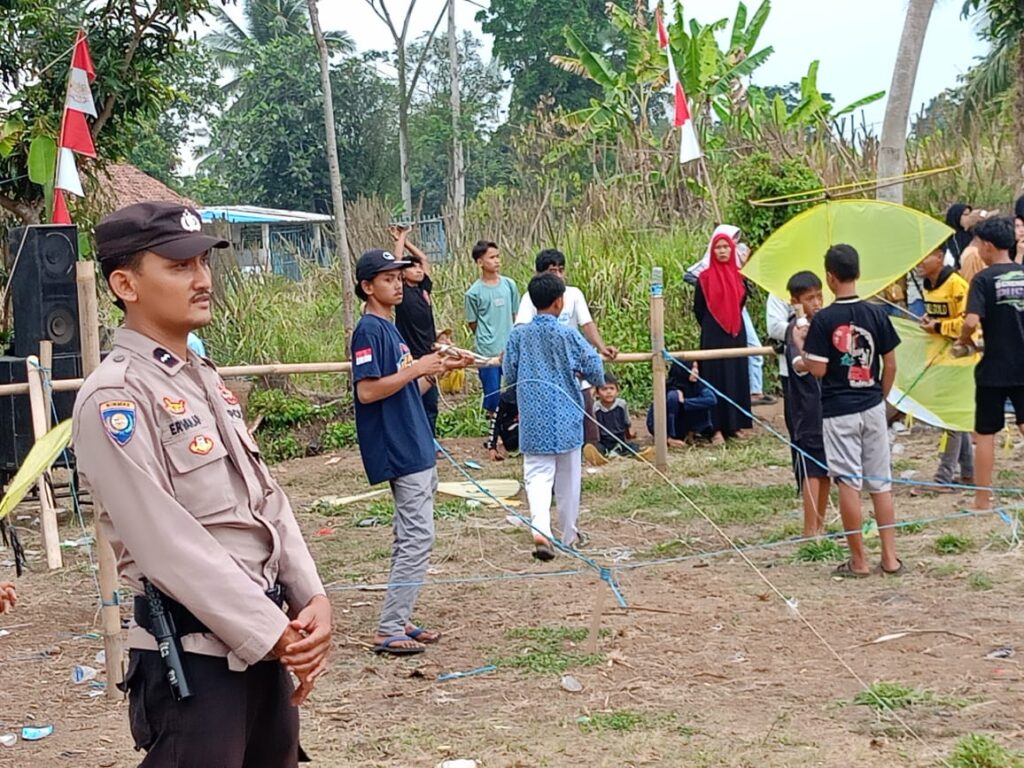 Polsek Jiput Gelar Pengamanan Lomba Layang-Layang di Desa Jiput 10 WhatsApp Image 2023 10 11 at 19.25.53