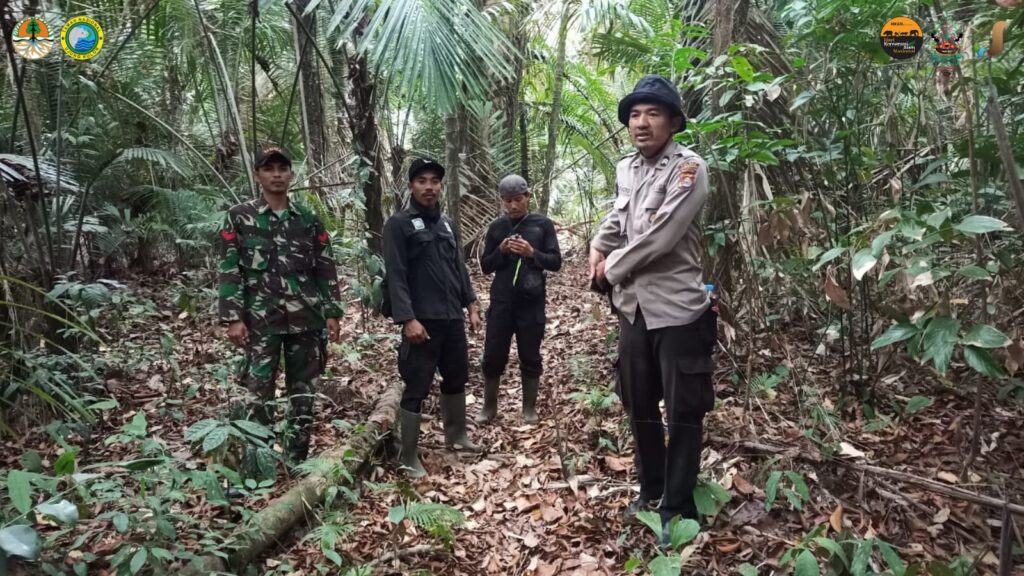 Polsek Sumur Gelar Patroli Perlindungan dan Pengamanan di Kawasan Taman Nasional Ujung Kulon untuk Pelestarian Satwa dan Lingkungan 3 WhatsApp Image 2023 10 13 at 12.51.45