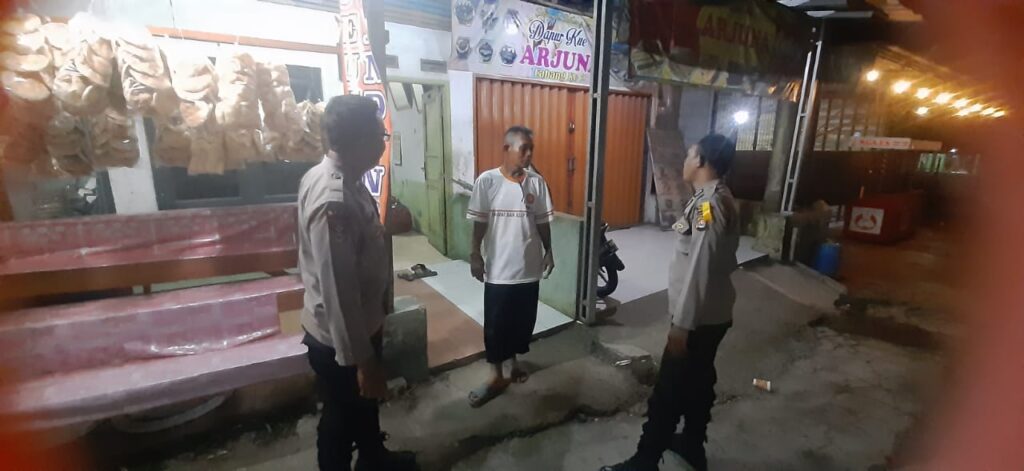 Polsek Cimanuk Gencar Lakukan Patroli Malam untuk Ciptakan Keamanan dan Ketertiban 2 WhatsApp Image 2023 10 13 at 14.18.32