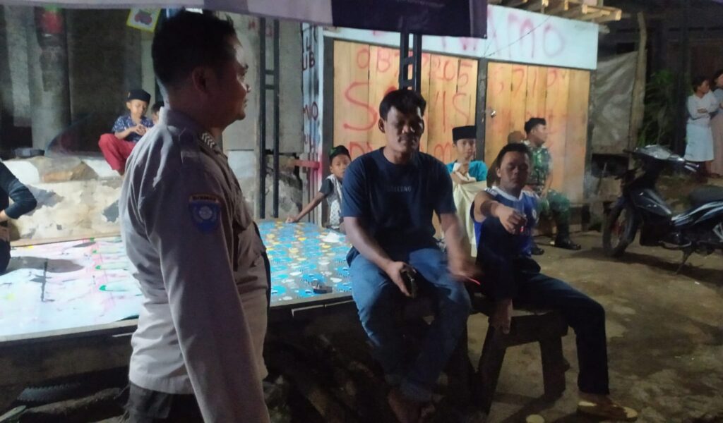 Polsek Bojong Gelar Patroli Malam Demi Keamanan dan Ketertiban Kamtibmas 3 WhatsApp Image 2023 10 14 at 11.40.28