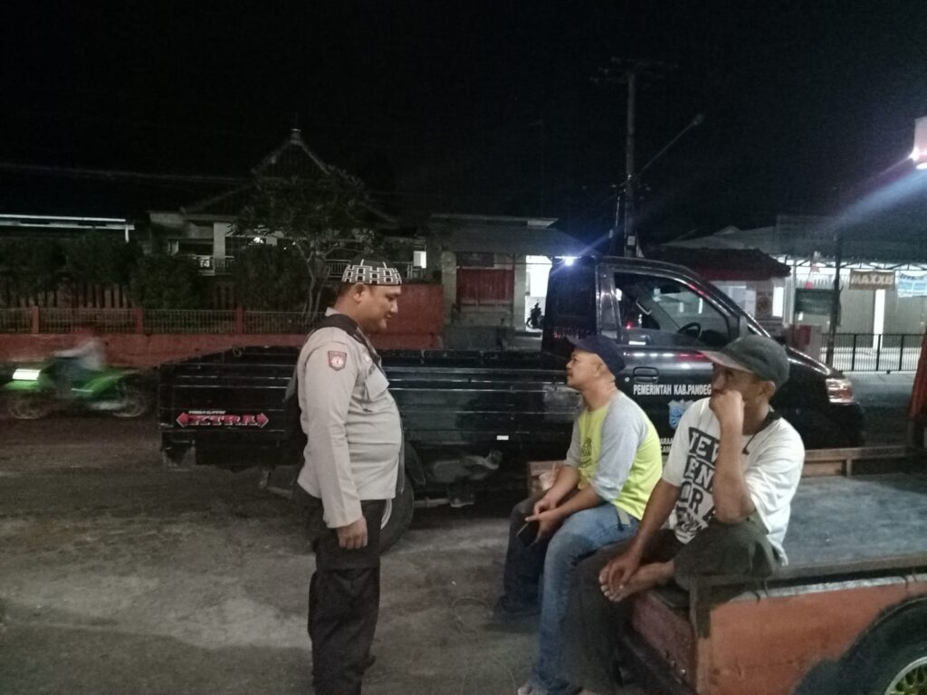 Polsek Labuan Kembali Gelar Patroli Malam untuk Ciptakan Keamanan dan Ketertiban 6 WhatsApp Image 2023 10 14 at 11.50.49