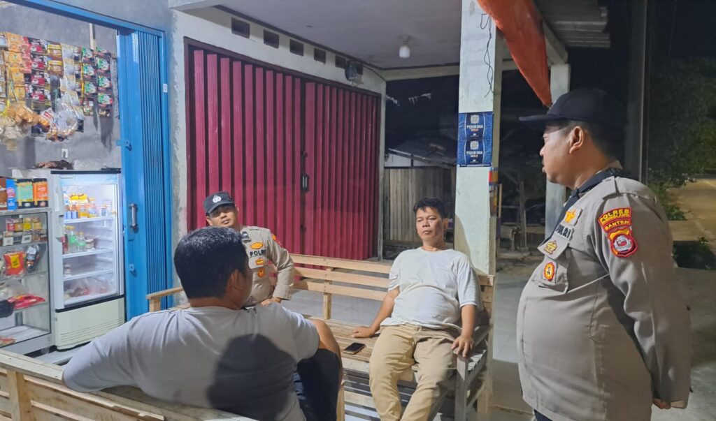 Polsek Sumur: Patroli Malam untuk Memelihara Kamtibmas di Wilayah Hukum 9 WhatsApp Image 2023 10 14 at 11.57.39