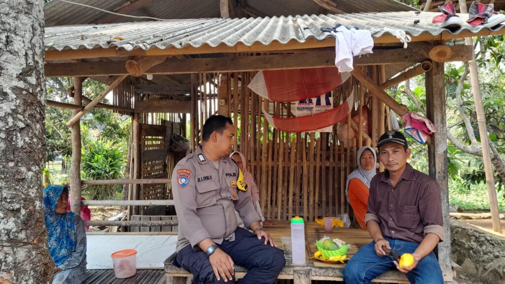 Bhabinkamtibmas Polsek Pandeglang Terus Pererat Silaturahmi dan Jaga Kamtibmas 10 WhatsApp Image 2023 10 20 at 14.40.21