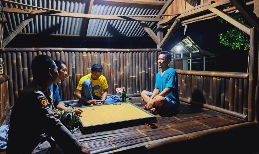 Patroli Malam Polsek Sumur Guna Mempertahankan Kamtibmas 8 WhatsApp Image 2023 10 20 at 15.16.06