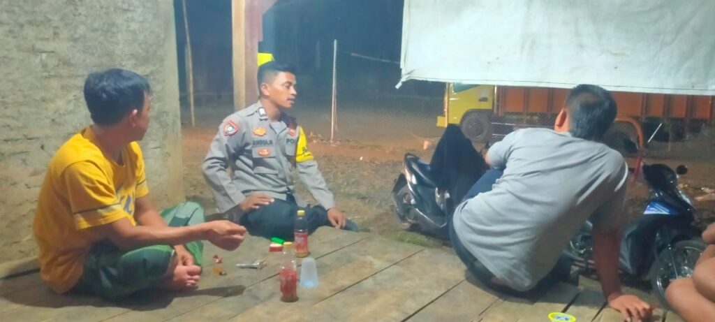 Polsek Saketi Laksanakan Kegiatan Patroli Malam untuk Memelihara Kamtibmas 7 WhatsApp Image 2023 10 21 at 07.54.33