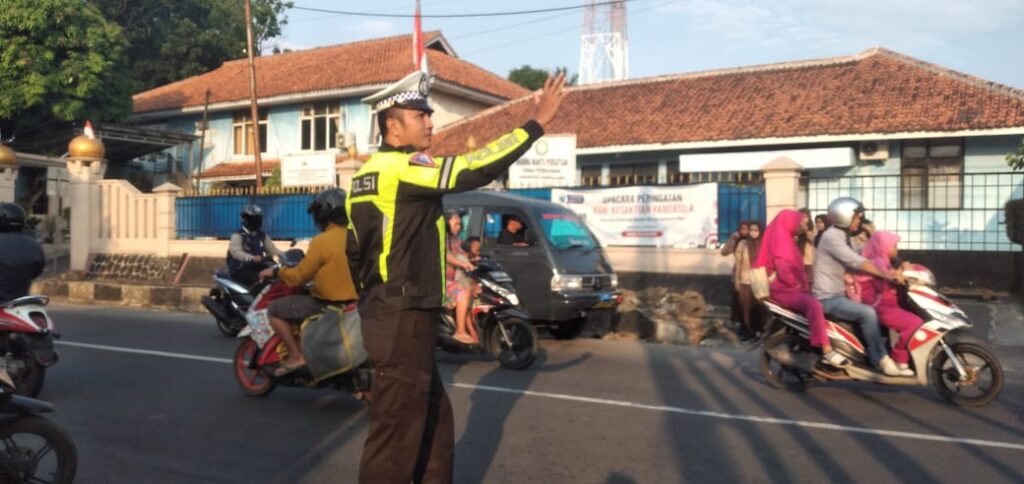 Polsek Pandeglang Gelar Kegiatan Strong Point Pengaturan Lalulintas untuk Cipta Kondisi dan Harkamtibmas 2 WhatsApp Image 2023 10 21 at 08.01.19