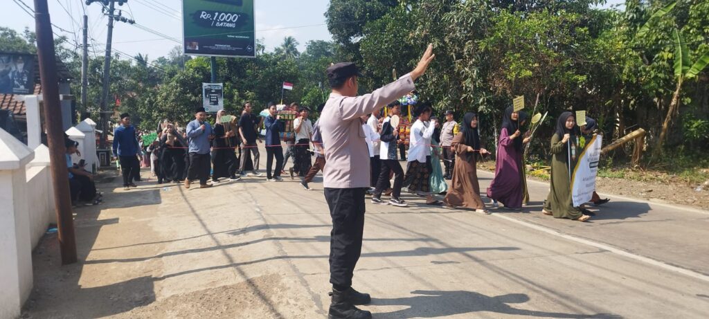 Polsek Bojong Amankan Giat Pawai Peringatan Hari Besar Islam Maulid Nabi Muhammad SAW 1 WhatsApp Image 2023 10 21 at 17.37.20