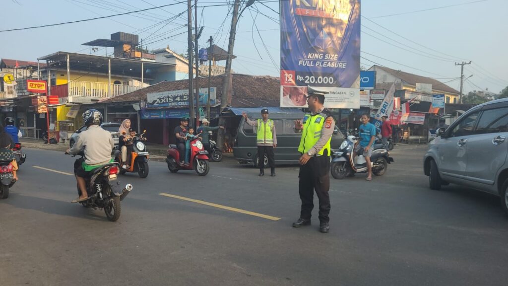 Polsek Menes Polres Pandeglang Berikan Pelayanan Gatur Lalulintas 5 WhatsApp Image 2023 10 22 at 11.25.34