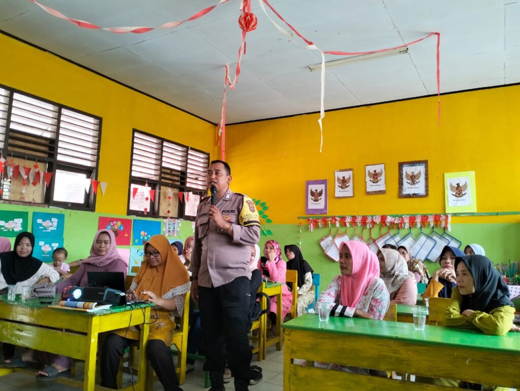 Bhabinkamtibmas Polsek Pandeglang Gelar Binluh dan Sosialisasi Pencegahan Bullying dan Kenakalan Remaja di SDN Kabayan 3 8 WhatsApp Image 2023 10 22 at 11.46.01