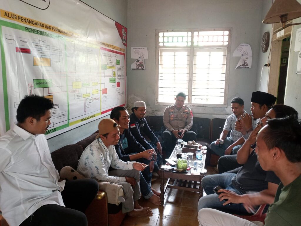 Kapolsek Cikedal Silaturahmi dengan Panwascam Kecamatan Cikedal 7 WhatsApp Image 2023 10 24 at 09.57.30