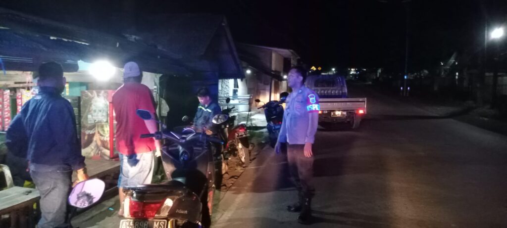Polsek Saketi Polres Pandeglang Gelar Blue Light Patrol, Menciptakan Kamtibmas yang Kondusif 10 WhatsApp Image 2023 10 25 at 10.24.57