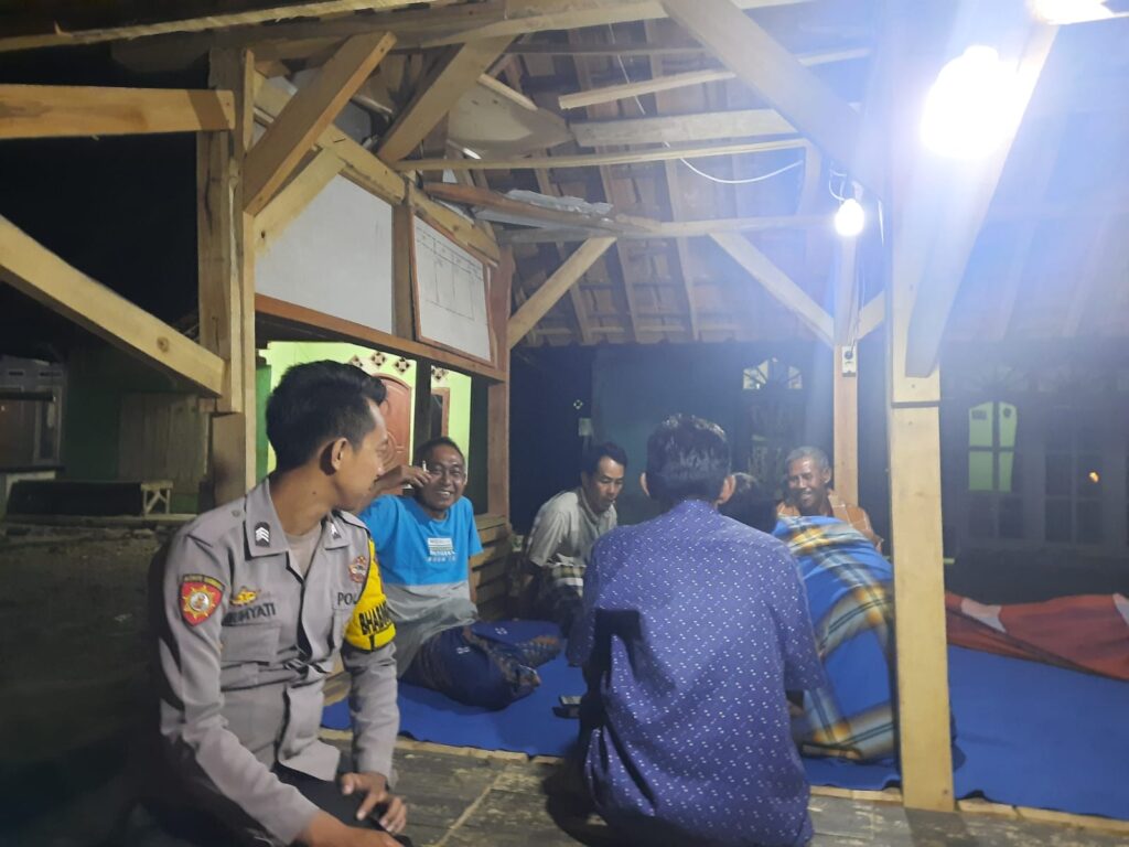 Polsek Cigeulis Tingkatkan Kegiatan Patroli Dialogis dan Sambang dalam Upaya Ciptakan Kamtibmas yang Aman 2 WhatsApp Image 2023 10 26 at 09.09.20