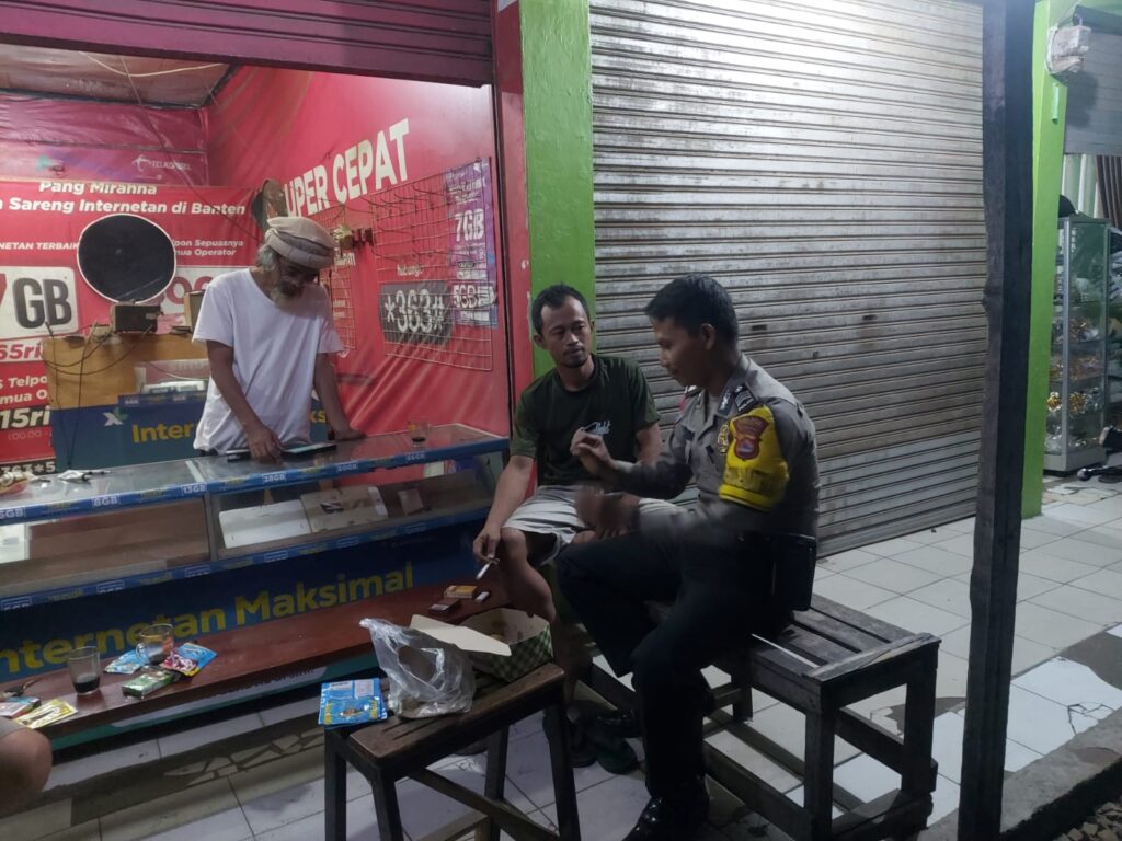 Patroli Malam oleh Polsek Labuan Polres Pandeglang untuk Ciptakan Keamanan dan Ketertiban 6 WhatsApp Image 2023 10 26 at 09.31.08
