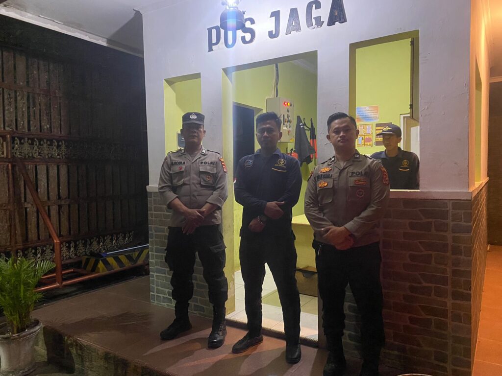 Polsek Panimbang Gelar Patroli Malam untuk Pemeliharaan Kamtibmas 7 WhatsApp Image 2023 10 26 at 09.34.29