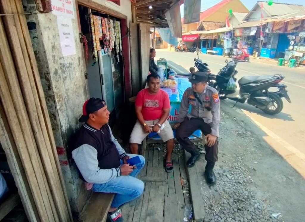 Polsek Cibaliung Gelar Sambang Warga dengan Door to Door System 6 WhatsApp Image 2023 10 30 at 19.13.24