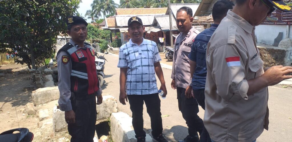 Silaturahmi Bhabinkamtibmas Polsek Pulosari dengan Warga Masyarakat di Desa Cilentung 7 WhatsApp Image 2023 10 30 at 19.15.25