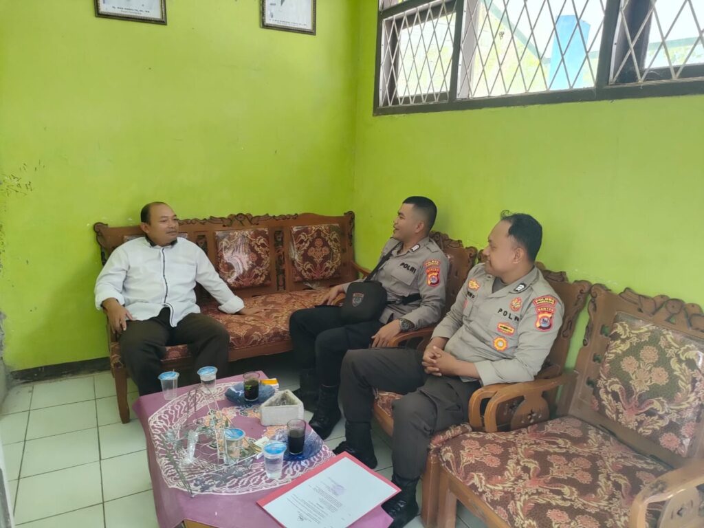 Polsek Pulosari Sambang KRYD dalam Upaya Cegah Gangguan Kamtibmas 9 WhatsApp Image 2023 10 30 at 19.28.31