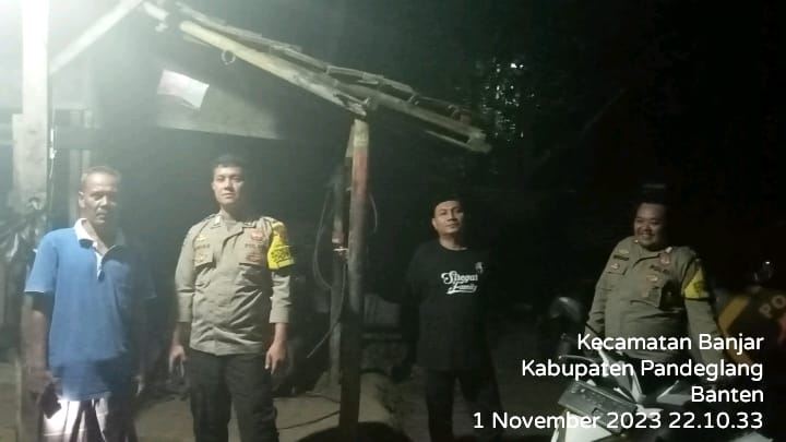 Polsek Banjar Gelar Patroli Malam untuk Pencegahan Gangguan Kamtibmas 4 WhatsApp Image 2023 11 03 at 09.42.11