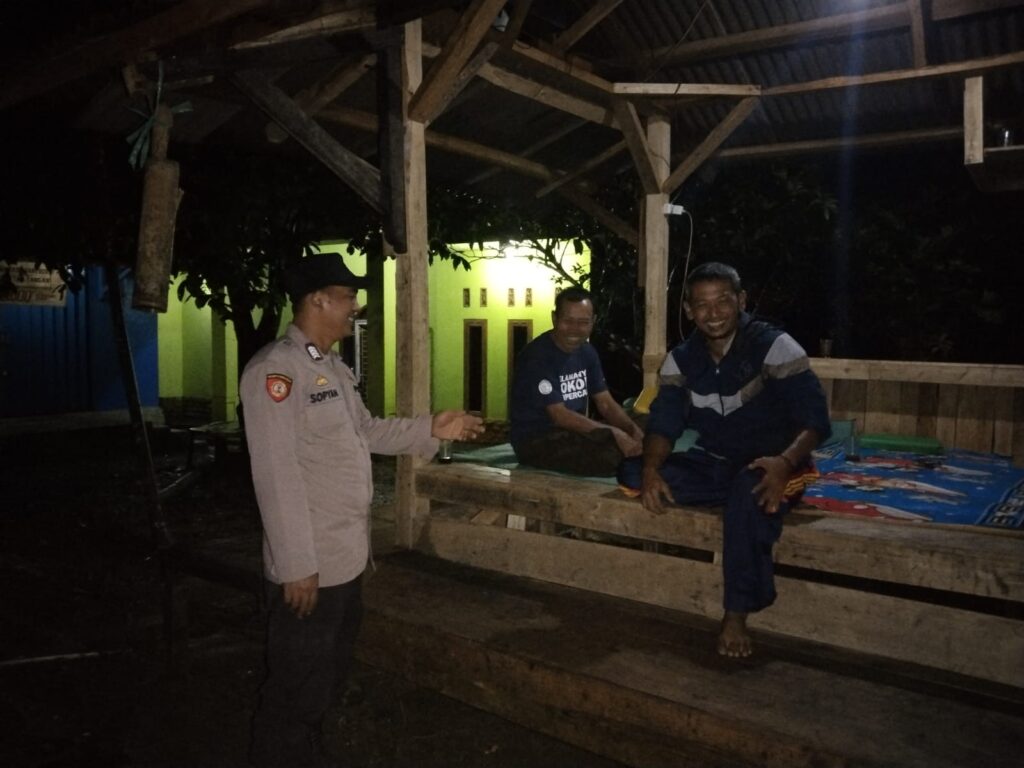 Polsek Cimanggu Rutin Sambangi Pos Kamling untuk Ciptakan Kamtibmas yang Aman 9 WhatsApp Image 2023 11 06 at 11.51.20