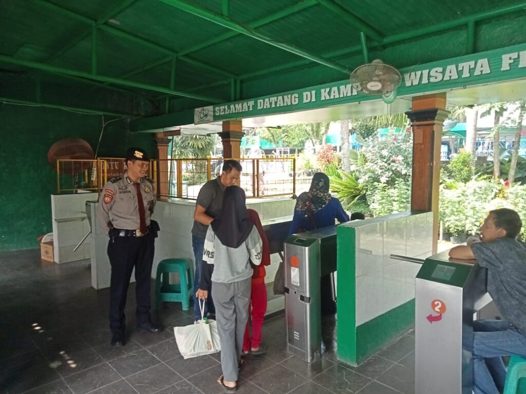 Polres Pandeglang Gelar Patroli Wisata, Antisipasi Kriminalitas dan Ciptakan Rasa Aman 5 WhatsApp Image 2023 11 06 at 13.03.44
