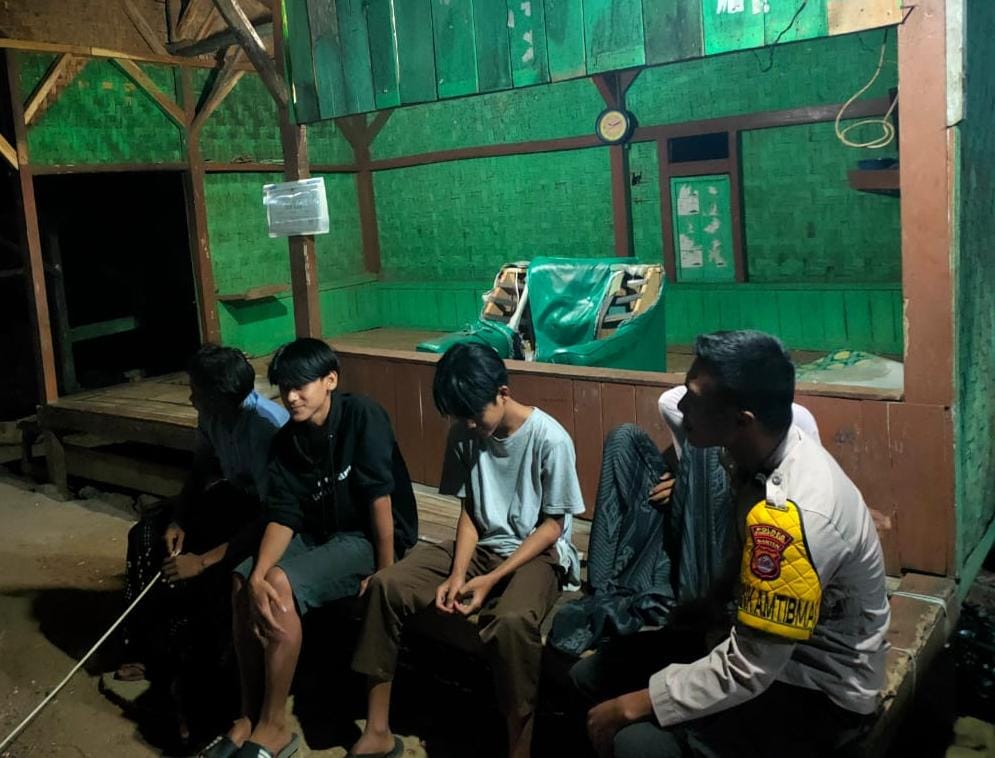 Polsek Bojong Gelar Patroli Malam untuk Meningkatkan Kamtibmas 4 WhatsApp Image 2023 11 07 at 18.31.01