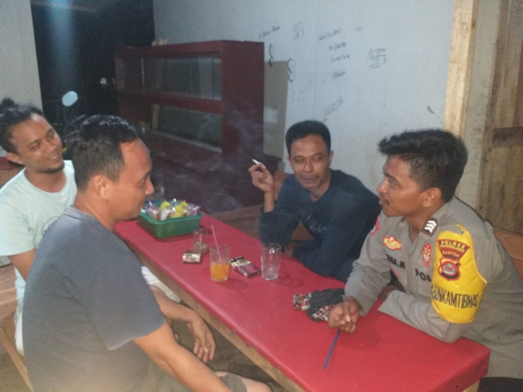 Polsek Saketi Gelar Patroli Malam untuk Mempertahankan Kamtibmas Wilayah 2 WhatsApp Image 2023 11 07 at 20.09.05