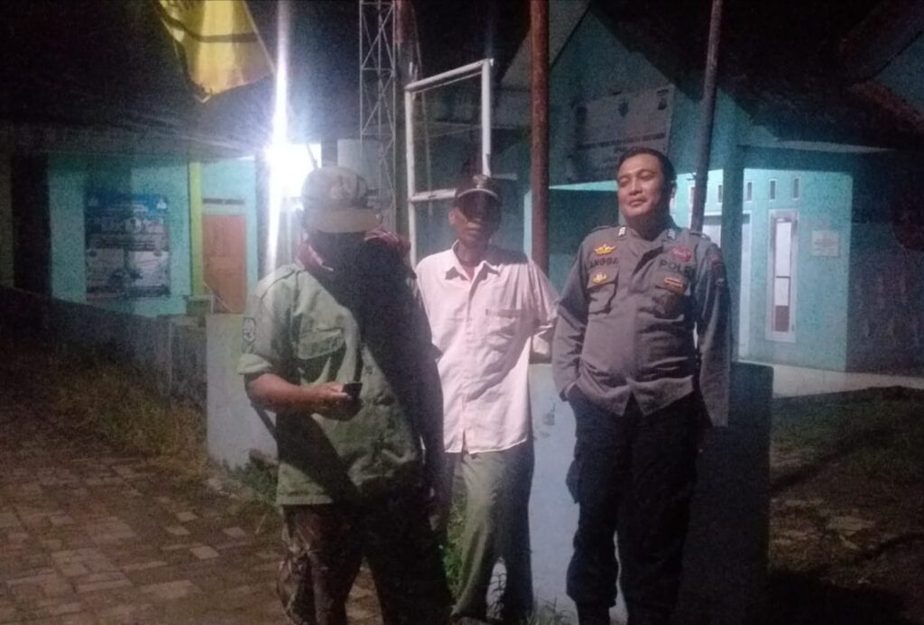 Polsek Bojong Gelar Patroli Malam untuk Mewujudkan Kamtibmas Aman dan Kondusif 1 WhatsApp Image 2023 11 08 at 13.50.05