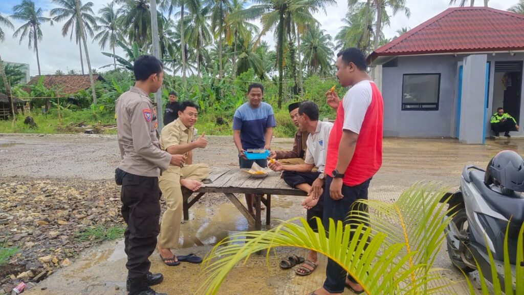 Bhabinkamtibmas Polsek Panimbang Terus Lakukan Sambang Dialogis untuk Ciptakan Keamanan dan Ketertiban Masyarakat 10 WhatsApp Image 2023 11 11 at 17.00.13
