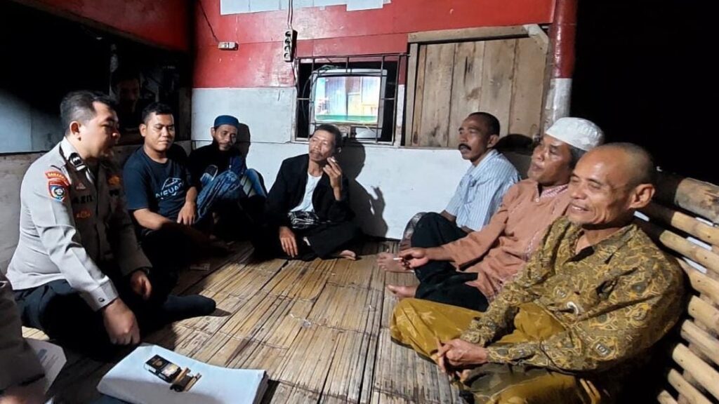 Polsek Banjar Gencar Lakukan Sambang DDS untuk Meningkatkan Kemitraan Kamtibmas 6 WhatsApp Image 2023 11 16 at 19.22.35