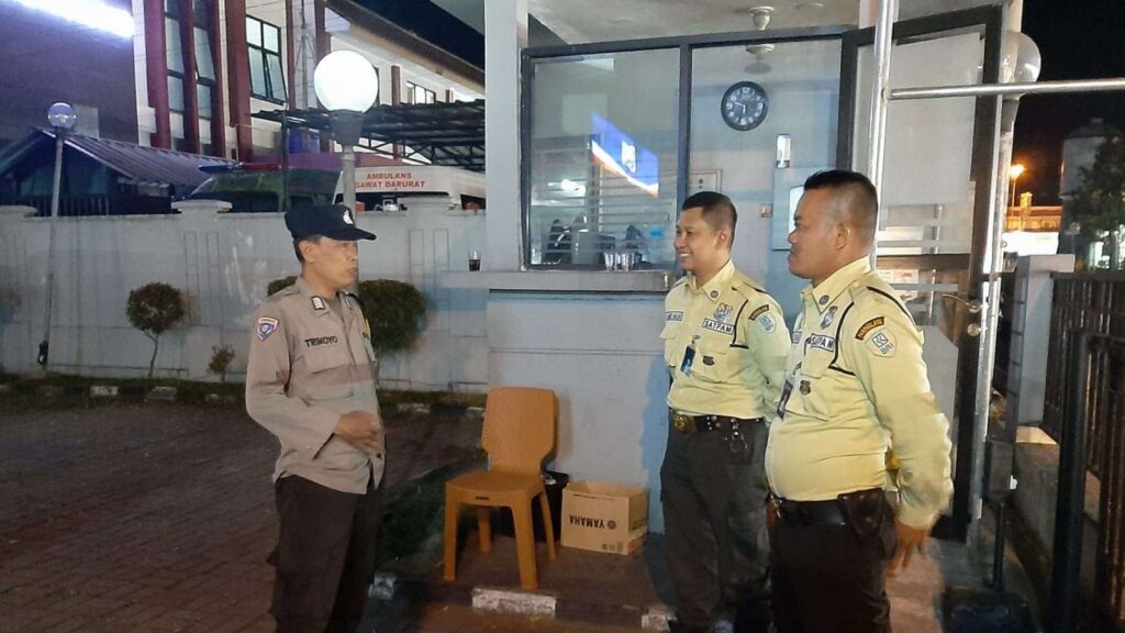 Polsek Pandeglang Intensifkan Patroli Rutin untuk Cegah Tindak Pidana 2 WhatsApp Image 2023 11 17 at 05.35.00