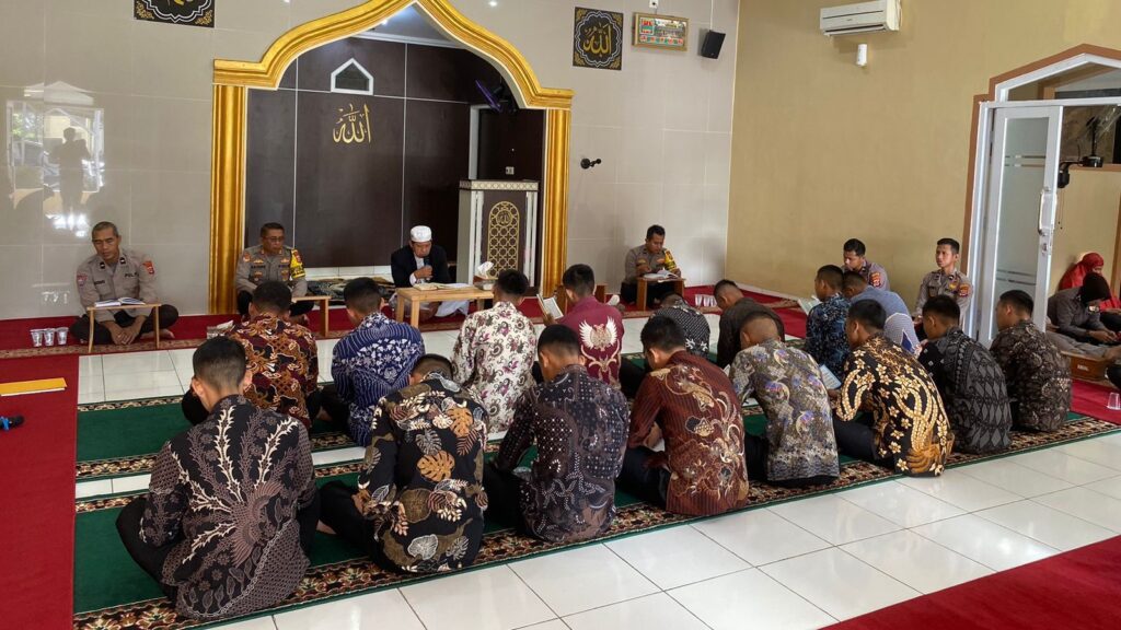Polres Pandeglang Gelar Doa untuk Mewujudkan Pemilu Aman dan Kondusif 10 WhatsApp Image 2023 12 14 at 08.44.40