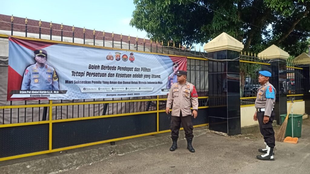 Polres Pandeglang Lakukan Patroli Lingkungan Mako 4 WhatsApp Image 2023 12 28 at 13.08.56