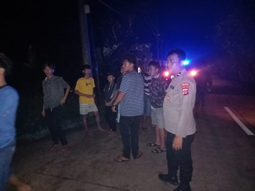 Polsek Bojong Polres Pandeglang Gelar Kesempatan Patroli Malam untuk Antisipasi Tindak Pidana 3C 9 WhatsApp Image 2024 04 04 at 01.49.26