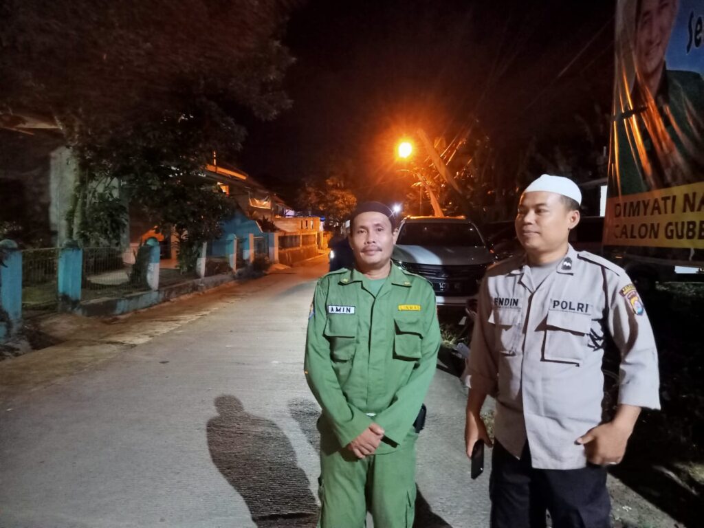Polsek Cadasari: Berpatroli Dialogis Bersama Linmas Desa Binaan di Momen Mudik Lebaran 6 WhatsApp Image 2024 04 08 at 21.40.32