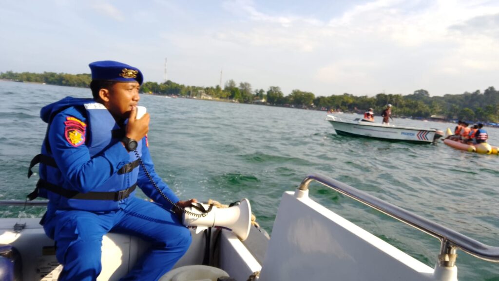Patroli Satpolair Polres Pandeglang di Pantai Carita untuk Menjaga Keamanan dan Ketertiban Selama Liburan 1 WhatsApp Image 2024 04 14 at 12.35.12