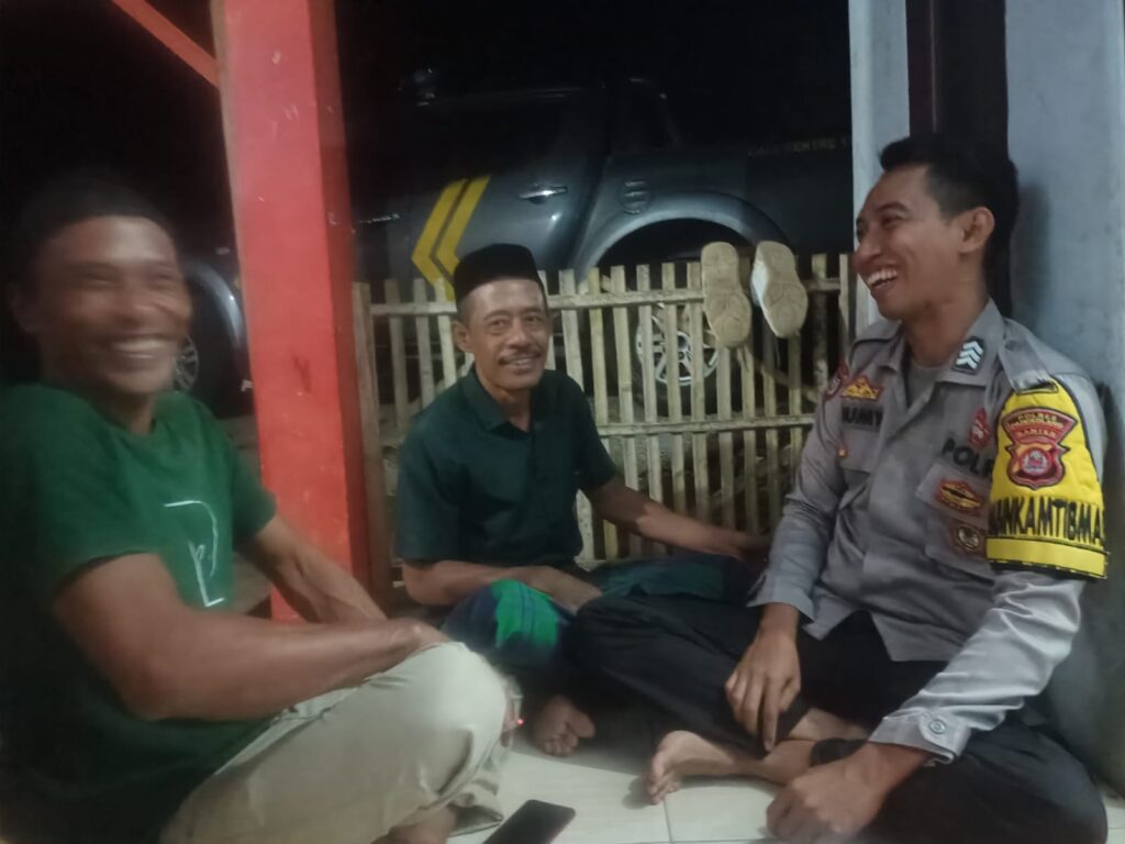 Polsek Cigeulis Gelar Patroli KRYD untuk Ciptakan Situasi Kamtibmas yang Aman 2 WhatsApp Image 2024 05 12 at 08.22.58