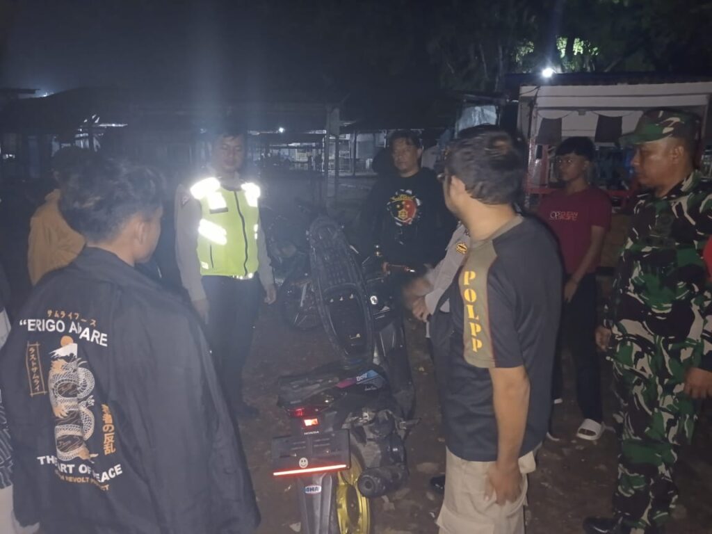 Operasi Bersama: Patroli Gabungan Polsek Menes, Koramil Menes, dan Sat Pol PP Membentengi Kondusifitas Kamtibmas 5 WhatsApp Image 2024 05 12 at 15.37.25