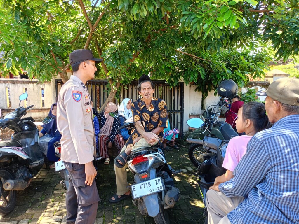 Ciptakan Kamtibmas Kondusif Kanit Binmas Polsek Jiput Lakukan Patroli Dialogis 3 WhatsApp Image 2024 05 23 at 21.27.44