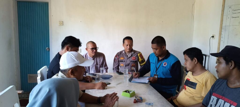 Bhabinkamtibmas Polsek Cikeusik Melerai Perselisihan Tanah di Desa Cikiruhwetan 10 WhatsApp Image 2024 05 23 at 21.59.41