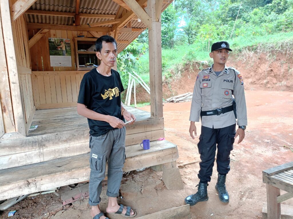 Ciptakan Situasi Kondusif, Kanit Binmas Polsek Jiput Ajak Warga Jaga Kamtibmas 2 WhatsApp Image 2024 05 24 at 20.01.43