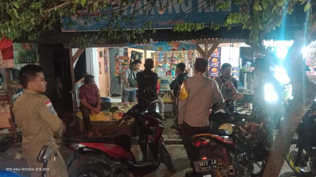 Polsek Pandeglang Laksanakan Patroli Gabungan dengan TNI, POLRI, dan Sat Pol PP untuk Antisipasi Kriminalitas 2 WhatsApp Image 2024 05 26 at 07.02.01