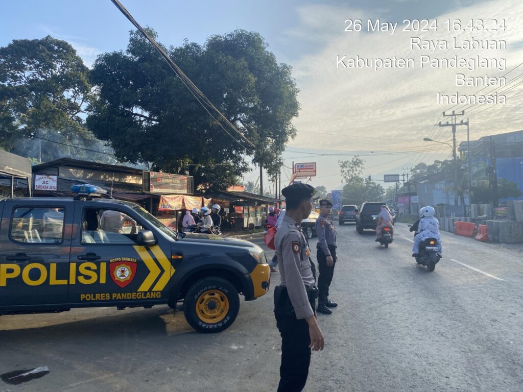Sat Samapta Polres Pandeglang Berikan Pelayanan Strong Point Pagi untuk Melancarkan Arus Lalu Lintas 1 WhatsApp Image 2024 05 27 at 08.16.34