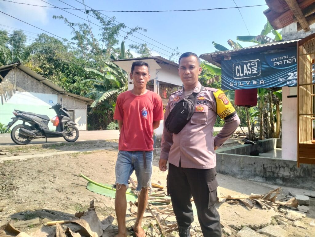 Bhabinkamtibmas Polsek Angsana Polres Pandeglang Melaksanakan Sambang di Desa Karangsari 2 WhatsApp Image 2024 05 28 at 19.56.37