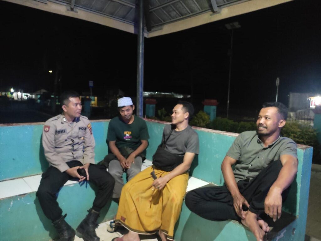 Polsek Cibaliung Gelar Sambang dan Patroli Malam, Ciptakan Rasa Aman dan Nyaman Bagi Warga Masyarakat 7 WhatsApp Image 2024 05 31 at 04.25.48