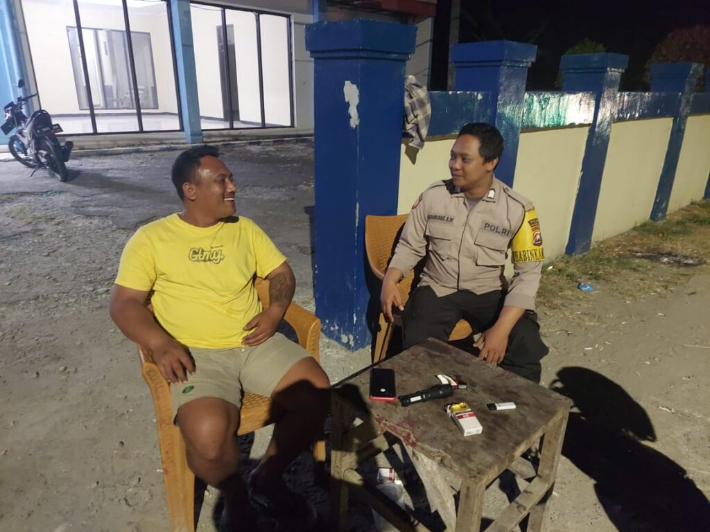 Polsek Carita Melakukan Patroli Malam di Wilayah Hukumnya 9 WhatsApp Image 2024 05 31 at 05.33.39