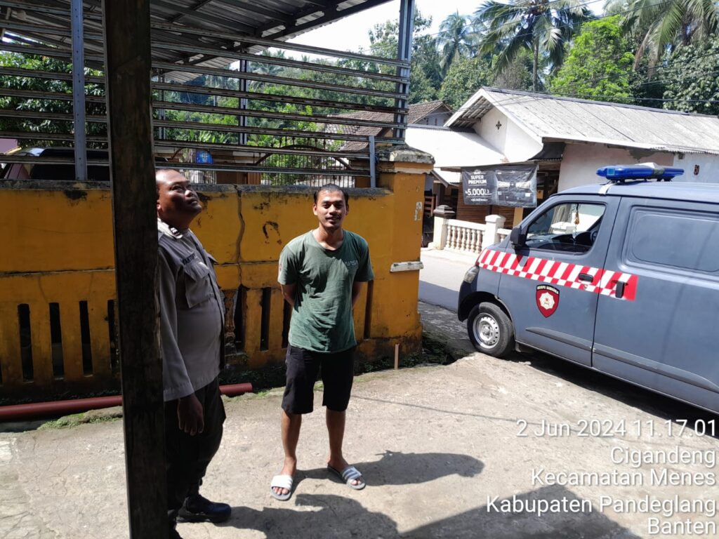 Setiap Hari Polsek Menes Gelar Patroli Dialogis Ciptakan Rasa Aman Masyarakat 7 WhatsApp Image 2024 06 02 at 16.50.11